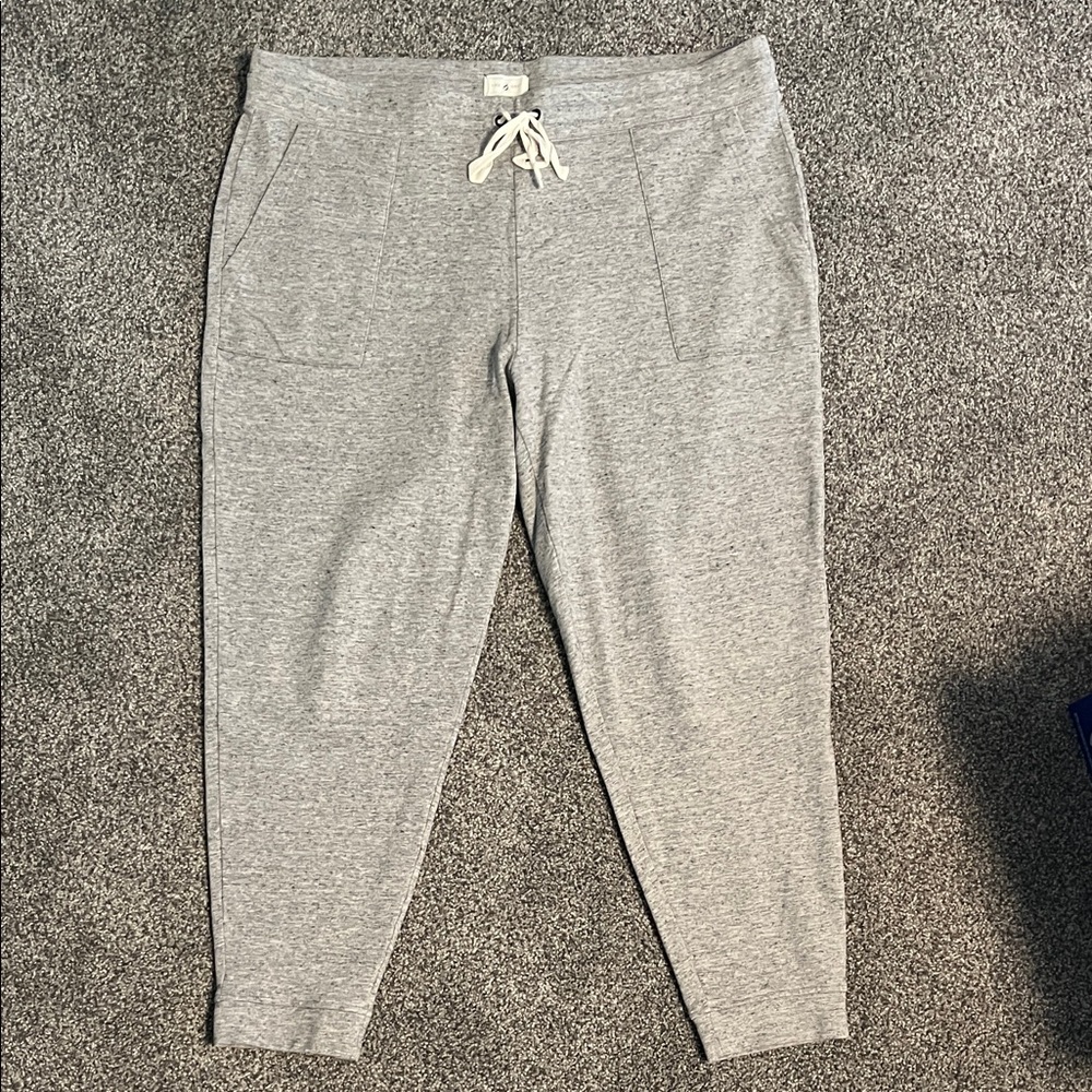 Lou & Grey Heathered Gray Knit jogger pants